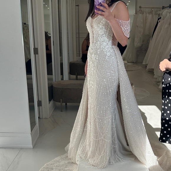 One-of-a-Kind Wona Atelier Wedding Dress - Picture 11 of 17